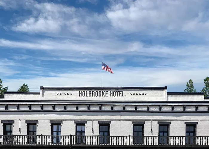 Hotels near Parks and Recreation Dept