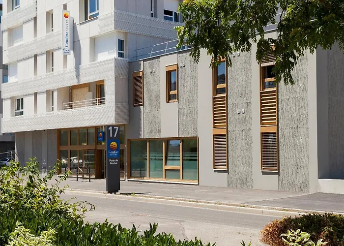 Hotels near Groupe Scolaire La Fontaine