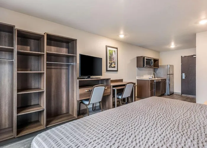 Hotels near Goethals Park