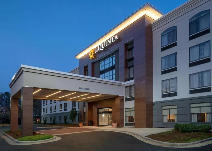 Hotels near Bluefield College