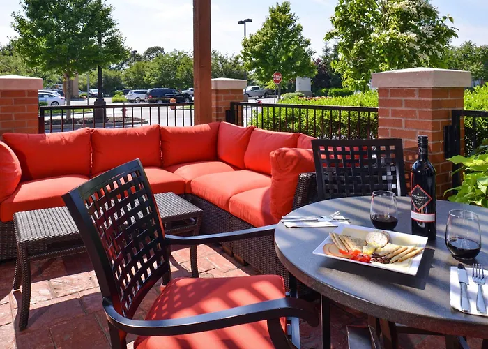 Hotels near Carle Place Park