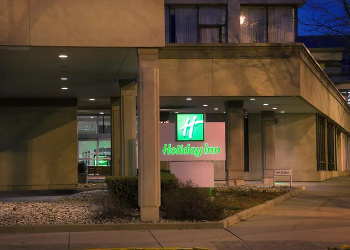 Hotels near Eastern Iowa Community College
