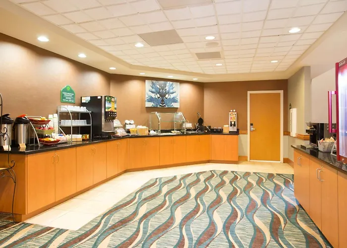Hotels near Action Tagg Paintball