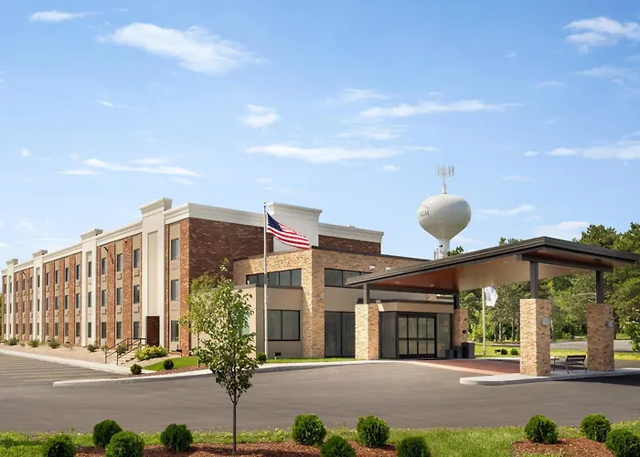 Hotels near Wallace Hill Park