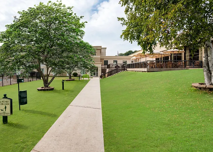 Hotels near Johnson Hall