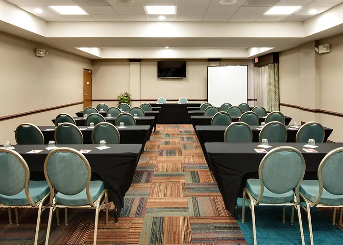 Hotels near Old Forest Preserve