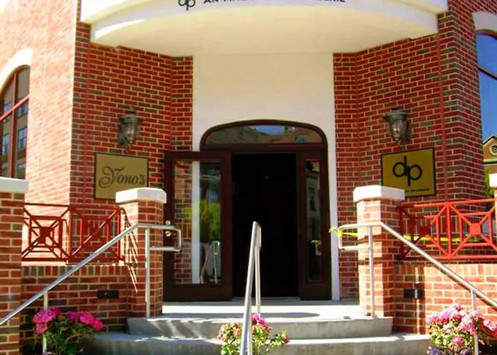 Hotels near New York State Museum