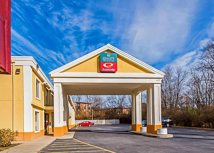 Hotels near Award Beauty School Inc