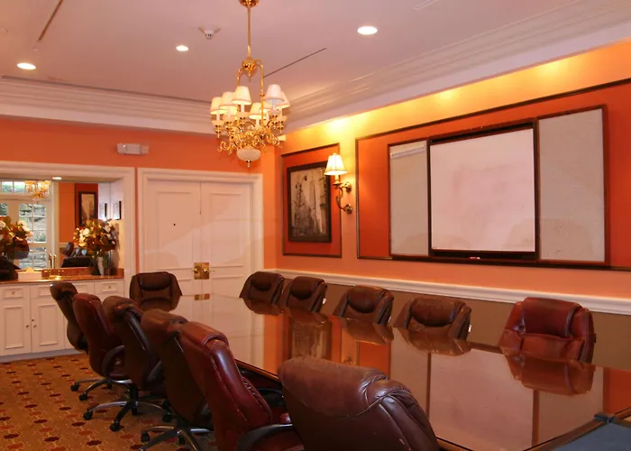 Hotels near Saint Basil College