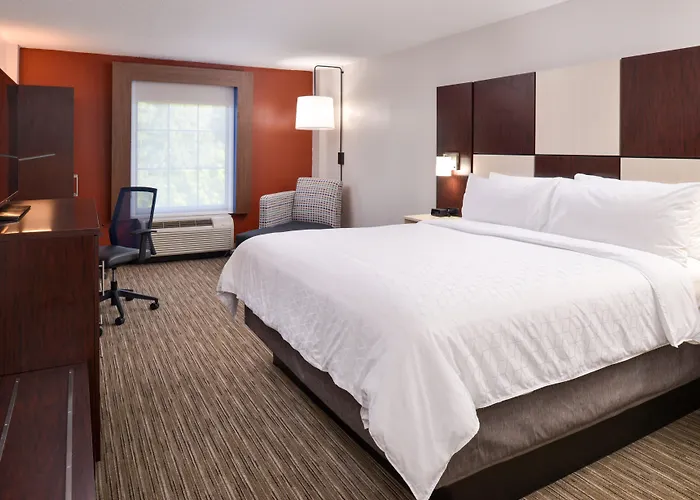 Hotels near Virtual Fun