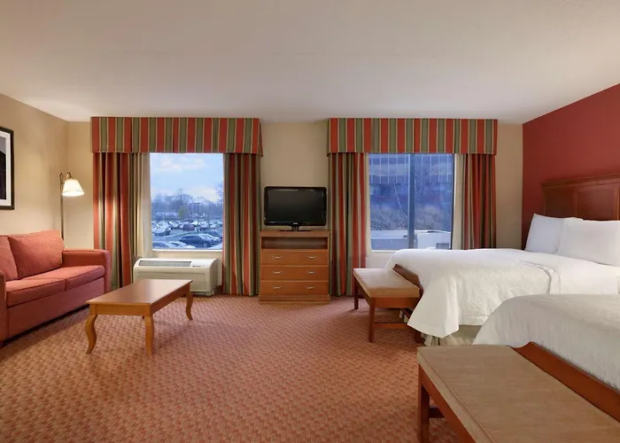Hotels near Bushnell Park