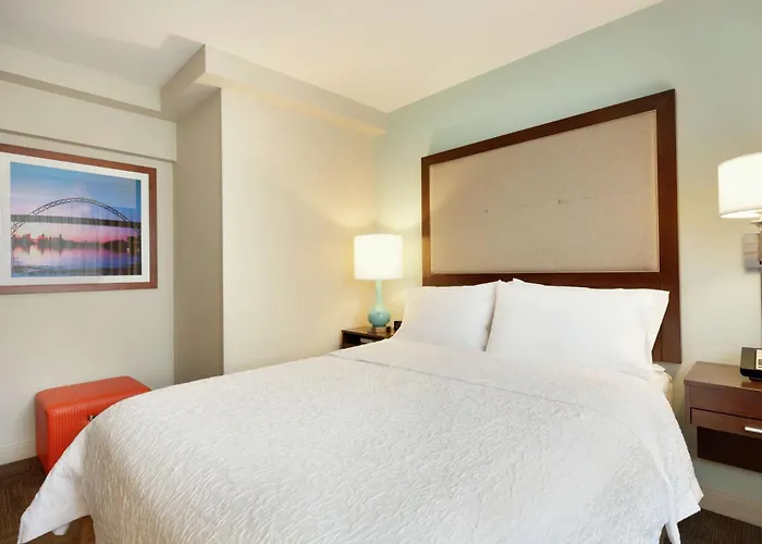 Hotels near Pioneer Pacific College
