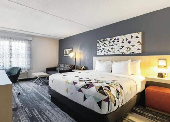 Hotels near Bradhurst Community Ctr