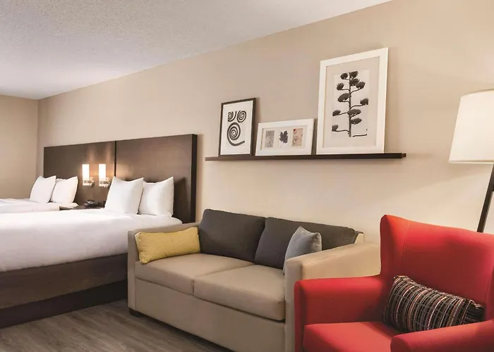 Hotels near Wild Marsh Golf Club