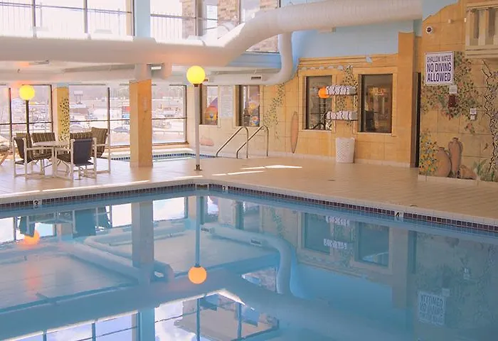 Hotels near Baraboo City Recreation