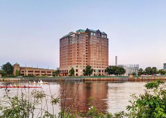Hotels near Cambridge Family Institute