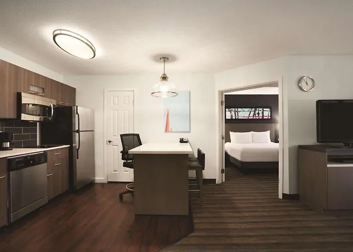 Hotels near Diablo Lanes