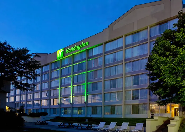 Hotels near Strongsville Historical Soc