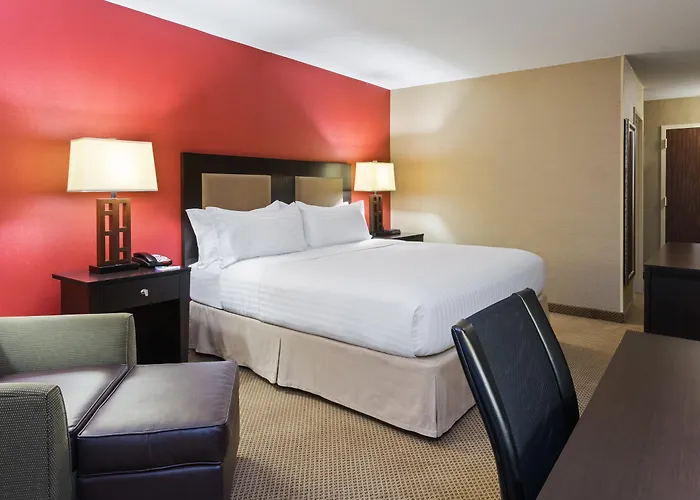 Hotels near The Clay Center for the Arts and Sciences