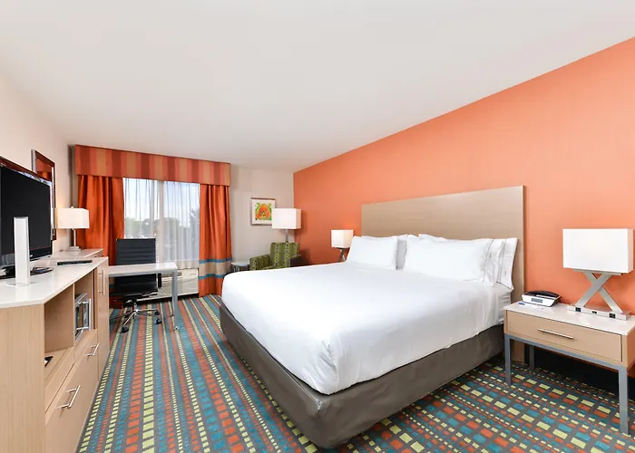 Hotels near Santa Ana Gaming Commission