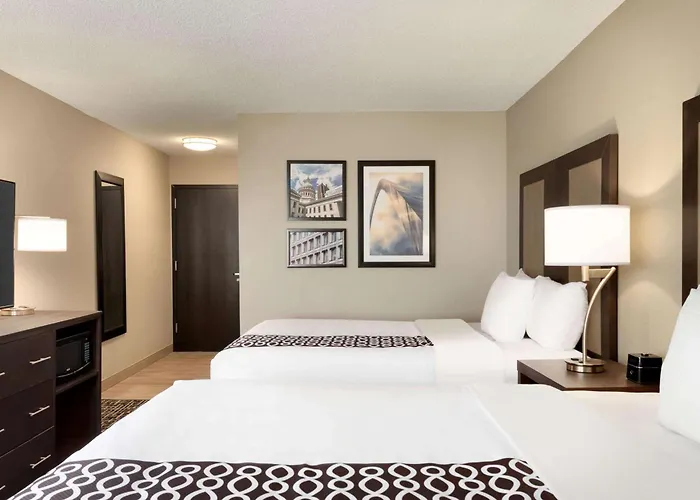 Hotels near Big Bend Manor Banquet Ctr