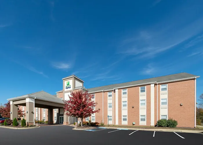 Hotels near Fun City Arcade