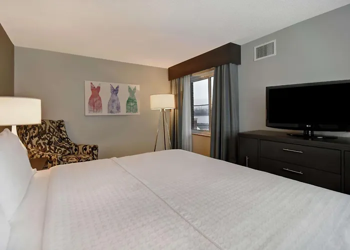 Hotels near Ridgefield Recreation