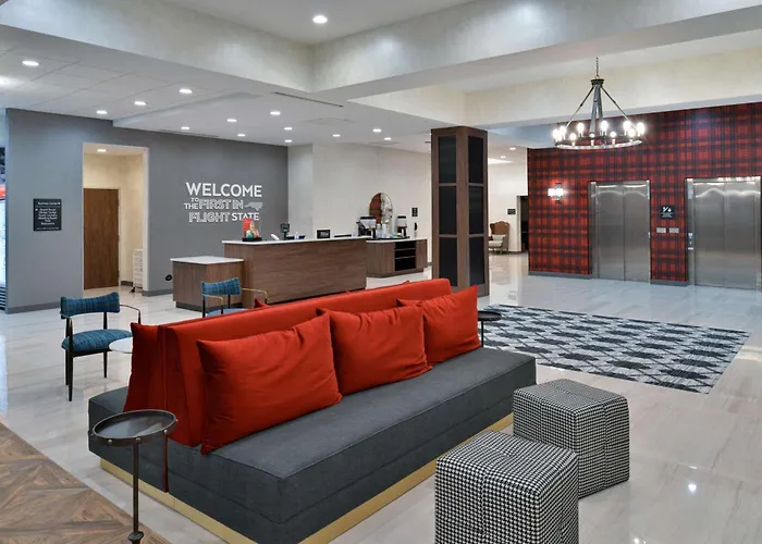 Hotels near United Arts Council