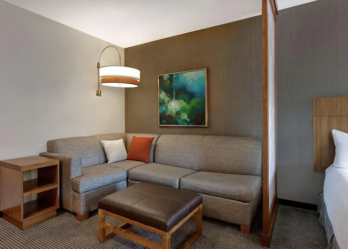 Hotels near Illinois State University