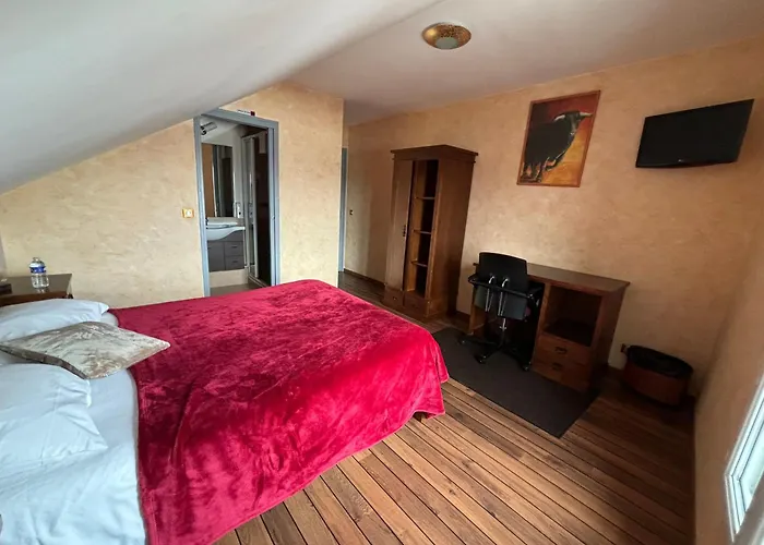Hotels near Conseil d'Animation Théâtre Simone Signoret