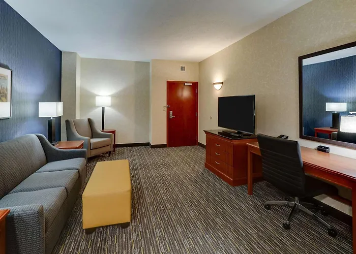 Hotels near Pomme Creek Golf Course