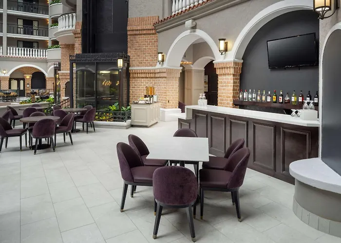 Hotels near Eastmonte Park