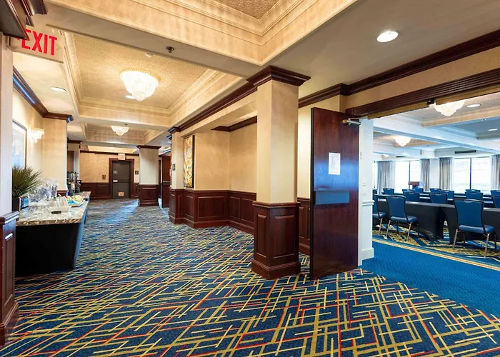 Hotels near Franklin Room