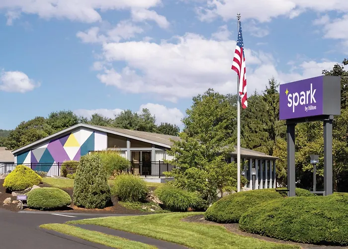 Hotels near Denison Homestead