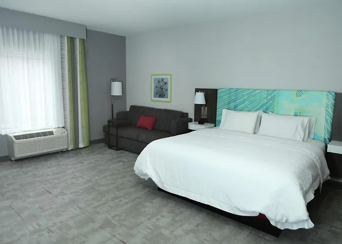 Hotels near Starr's Cave Nature Ctr