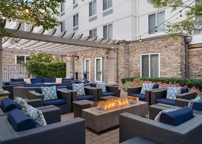 Hotels near Plainview Old Bethpage Park