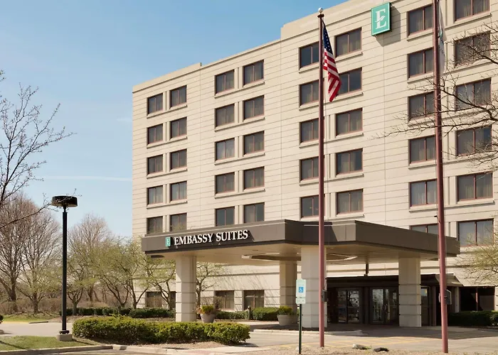 Hotels near Sportsman's Country Club