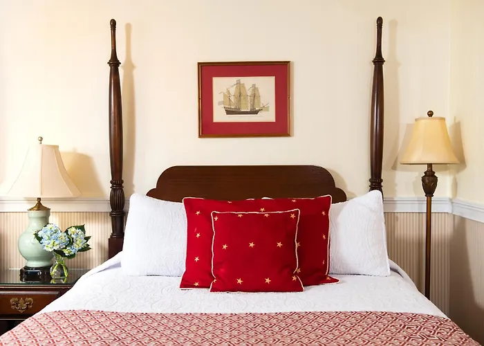 Hotels near Newport Art Museum