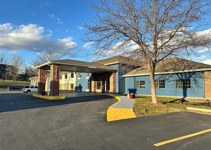 Hotels near Reedsburg Recreation Dept