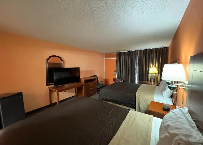 Hotels near Career Com College of Business