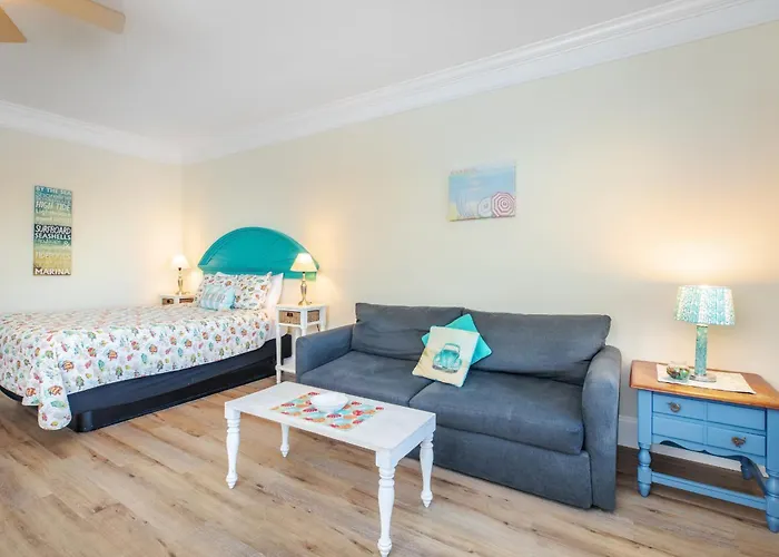 Hotels near Platypus Tours