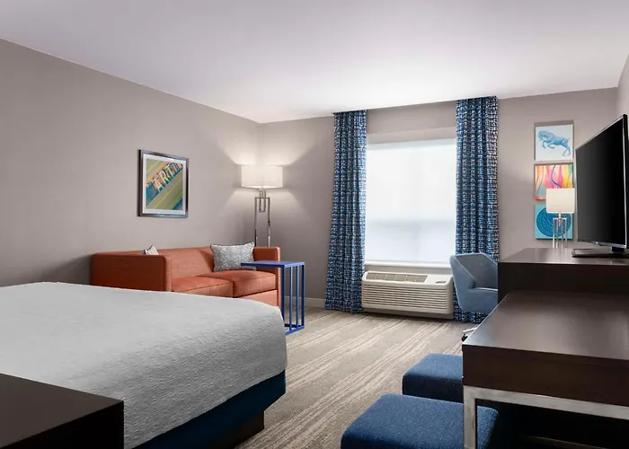 Hotels near Dar Colonel Timothy Bigelow