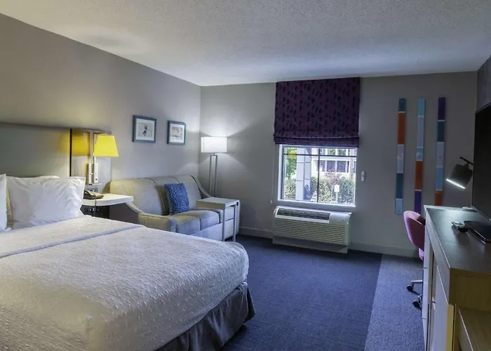 Hotels near Hightstown Ballroom