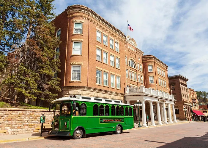 Hotels near Stage Coach Gifts