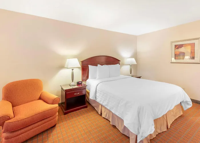 Hotels near Covina Woman's Club