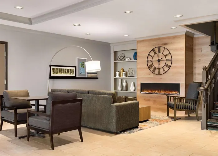 Hotels near Visual Arts Minnesota