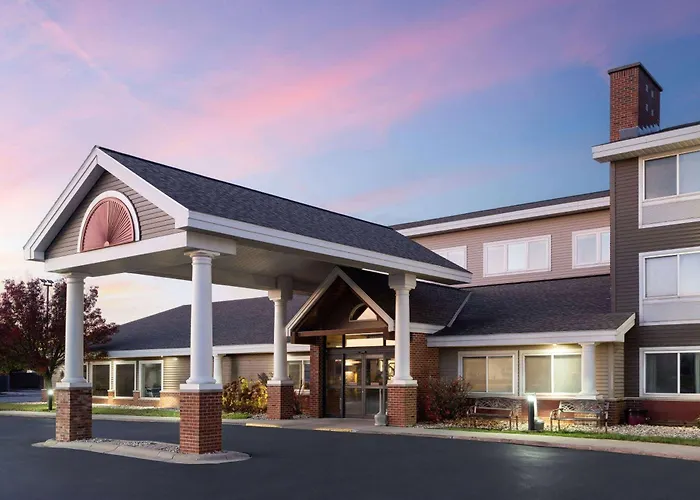 Hotels near Beaver Dam Park and Recreation