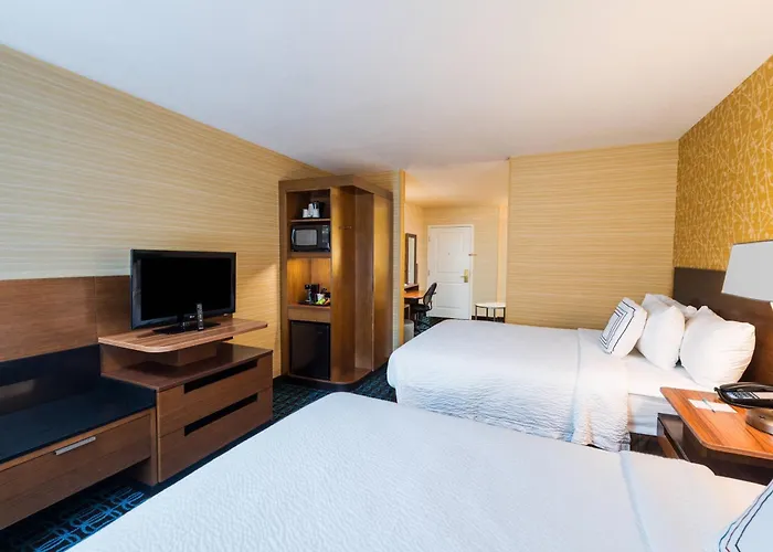Hotels near Three Rivers Community College