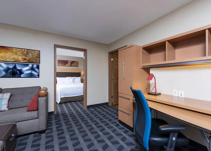 Hotels near Indian Hills Golf Course