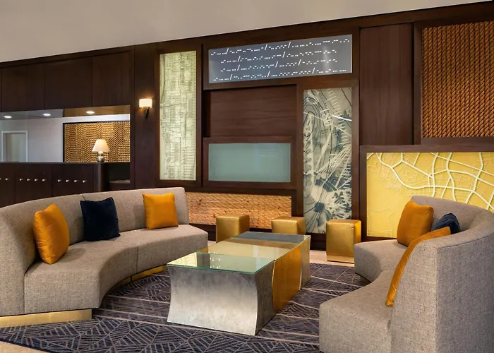Hotels near Portsmouth Courthouse Gallery